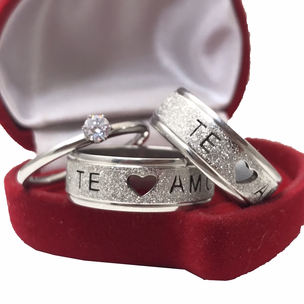 Par de Aliança de Compromisso Te Amo Prata Com Coração Vazado + Anel Aparador - Imagem 2