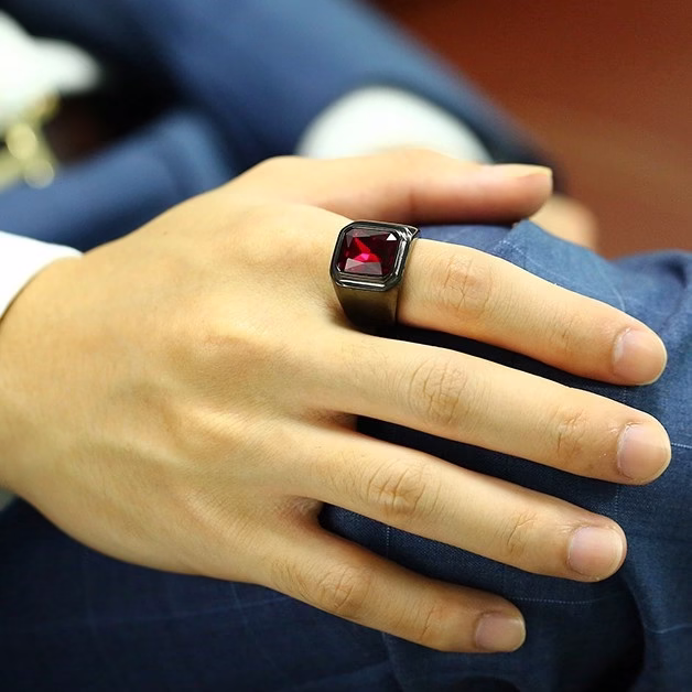 Vnox Anel CZ de Aço Inoxidável Dourado com Pedra Vermelha Quadrada Masculino Bijuteria Casual