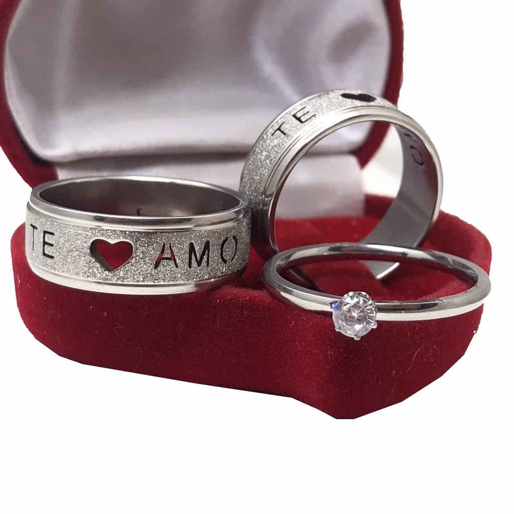 Par de Aliança de Compromisso Te Amo Prata Com Coração Vazado + Anel Aparador