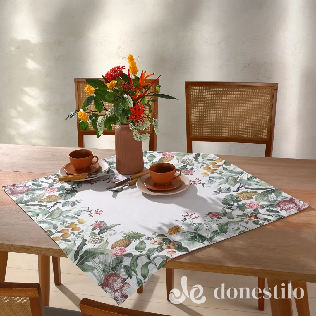 Centro de Mesa Döhler Clean Renova Estampado Digital Verena D com 78X78 cm Centro de Mesa Döhler Clean Renova Estampado Digital Verena D com 78X78 cm