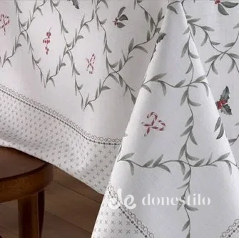 Toalha de Mesa Döhler Clean Renova Estampado Digital 180x180m Natal 127 em Carvalhos MG